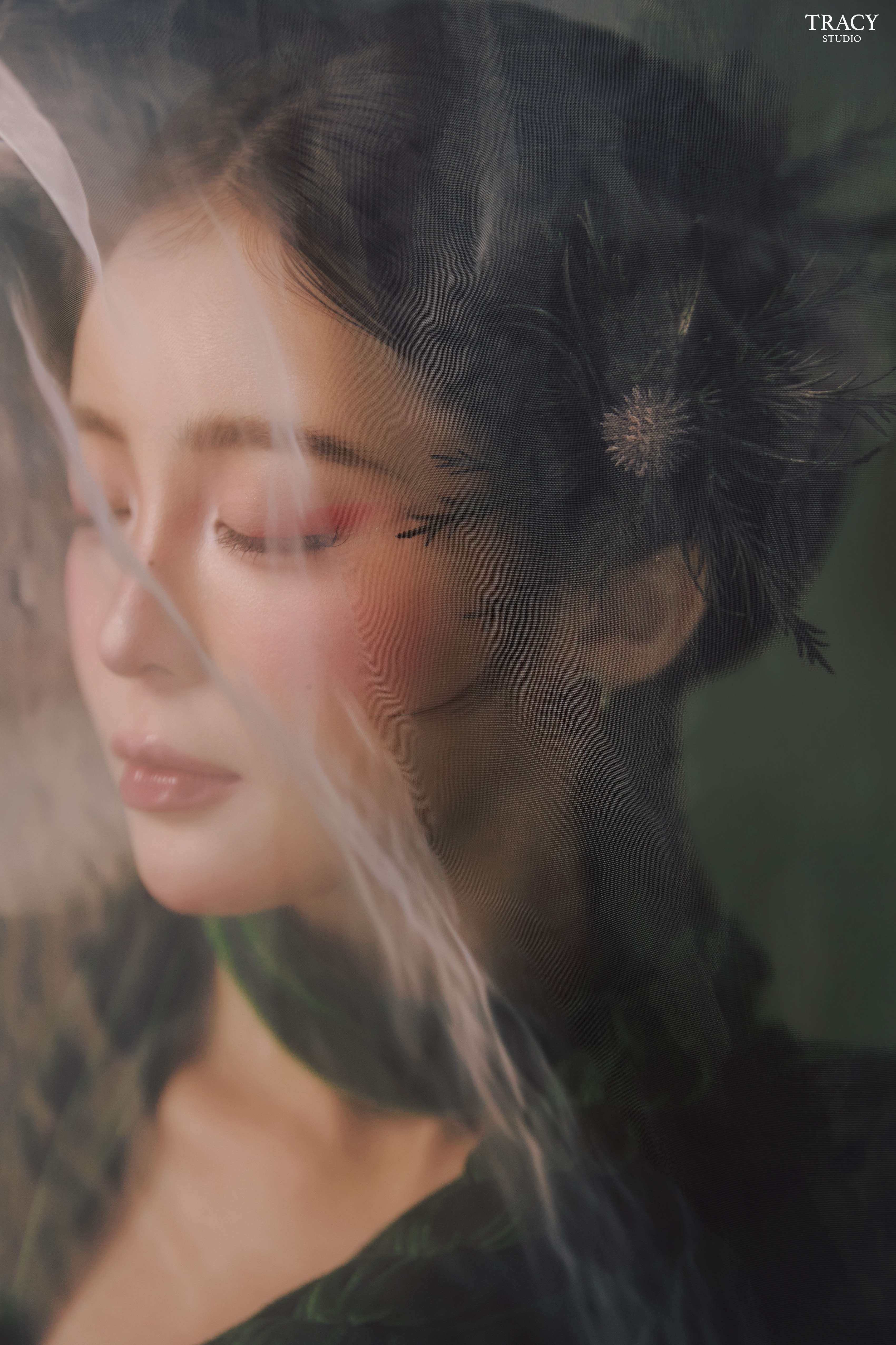 frontend/img/gallery/anh-tet-yem-ao-dai/tracy-studio-chup-concept-trung-thu-thanh-truc (1).jpg
